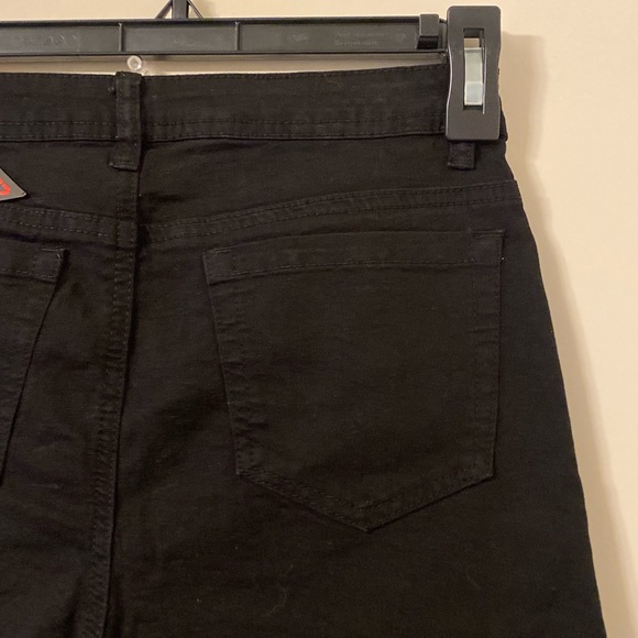 WOMEN’S SHORTS BUNDLE - Picture 6 of 12